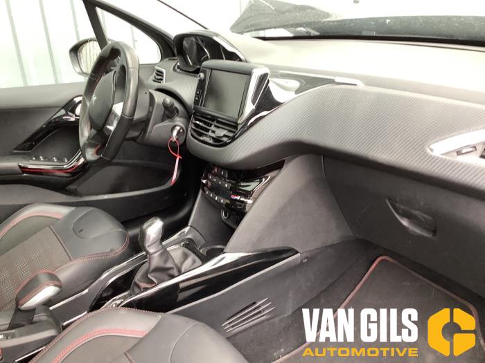 Peugeot 2008 1.2 12V e-THP PureTech 110 Sloopvoertuig (2018, Zwart)