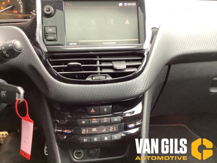 Peugeot 2008 1.2 12V e-THP PureTech 110 Sloopvoertuig (2018, Zwart)