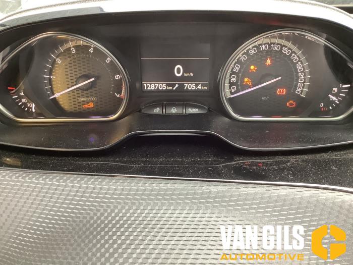 Peugeot 2008 1.2 12V e-THP PureTech 110 Sloopvoertuig (2018, Zwart)