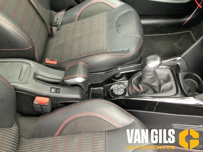 Peugeot 2008 1.2 12V e-THP PureTech 110 Sloopvoertuig (2018, Zwart)