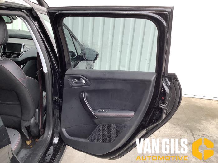 Peugeot 2008 1.2 12V e-THP PureTech 110 Sloopvoertuig (2018, Zwart)