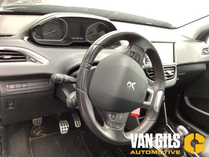 Peugeot 2008 1.2 12V e-THP PureTech 110 Sloopvoertuig (2018, Zwart)