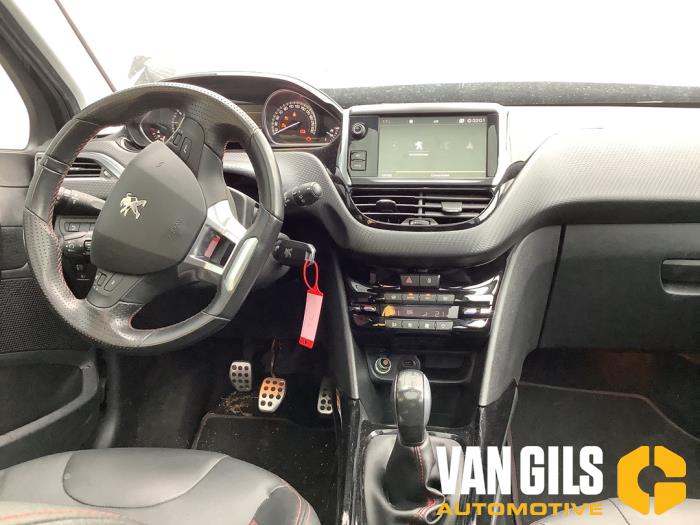 Peugeot 2008 1.2 12V e-THP PureTech 110 Sloopvoertuig (2018, Zwart)