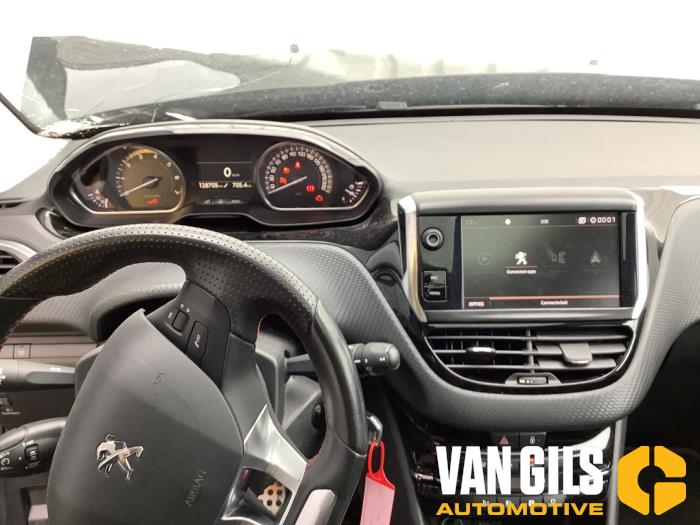 Peugeot 2008 1.2 12V e-THP PureTech 110 Sloopvoertuig (2018, Zwart)