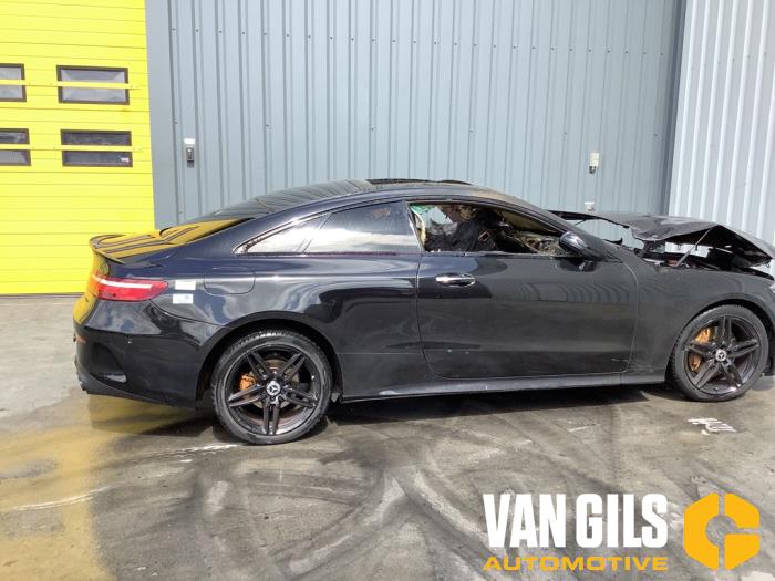 Mercedes E E-200 2.0 Turbo 16V Sloopvoertuig (2017, Zwart)