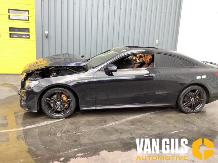 Mercedes E E-200 2.0 Turbo 16V Sloopvoertuig (2017, Zwart)