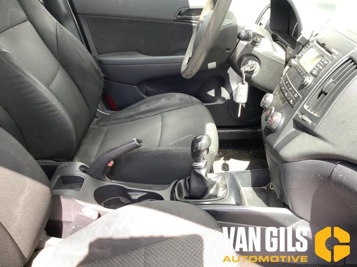 Hyundai i30 Crosswagon 1.4 CVVT 16V Sloopvoertuig (2012, Zwart)