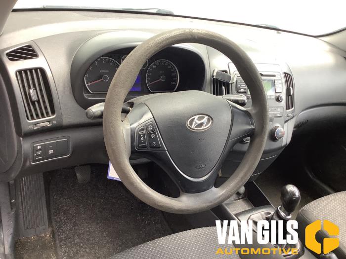 Hyundai i30 Crosswagon 1.4 CVVT 16V Sloopvoertuig (2012, Zwart)