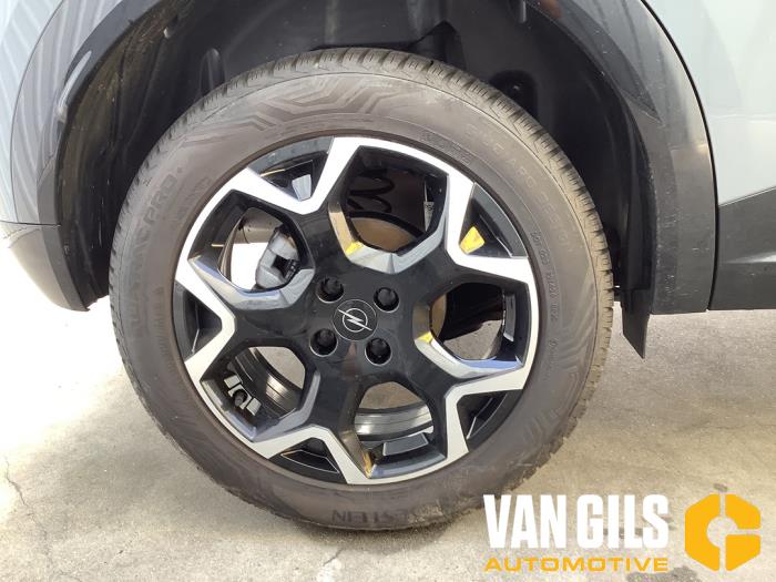 Opel Mokka 1.2 Turbo Hybrid 12V Sloopvoertuig (2025, Grijs)