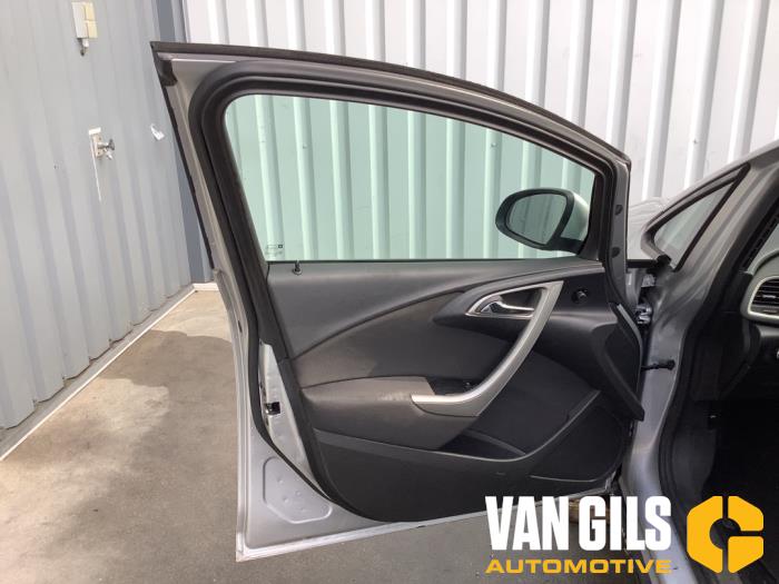 Opel Astra J 1.4 Turbo 16V Sloopvoertuig (2011, Grijs)