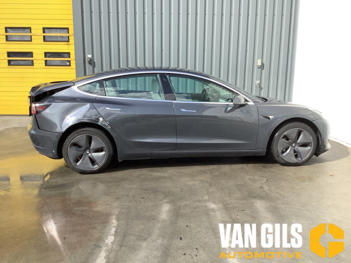 Tesla Model 3 Long Range, Performance AWD Sloopvoertuig (2019, Grijs)