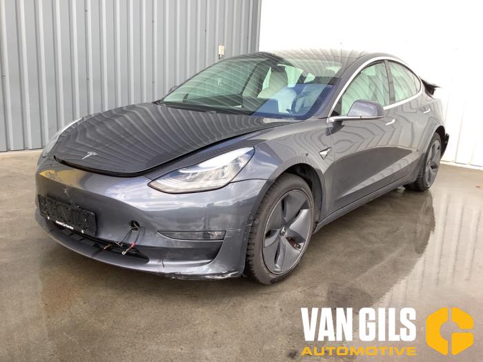 Tesla Model 3 Long Range, Performance AWD Sloopvoertuig (2019, Grijs)