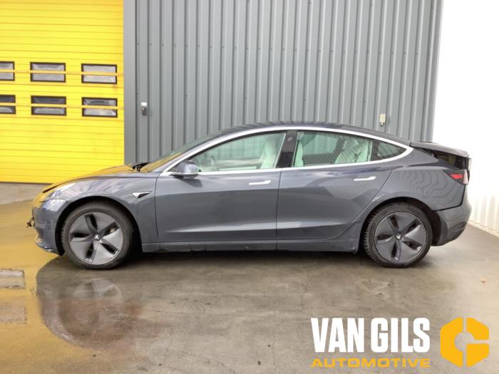 Tesla Model 3 Long Range, Performance AWD Sloopvoertuig (2019, Grijs)