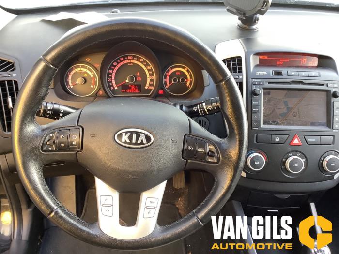 Kia Cee'd Sporty Wagon 1.4 16V Sloopvoertuig (2011, Zwart)