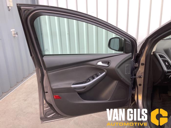 Ford Focus 3 Wagon 1.0 Ti-VCT EcoBoost 12V 125 Sloopvoertuig (2014, Bruin)