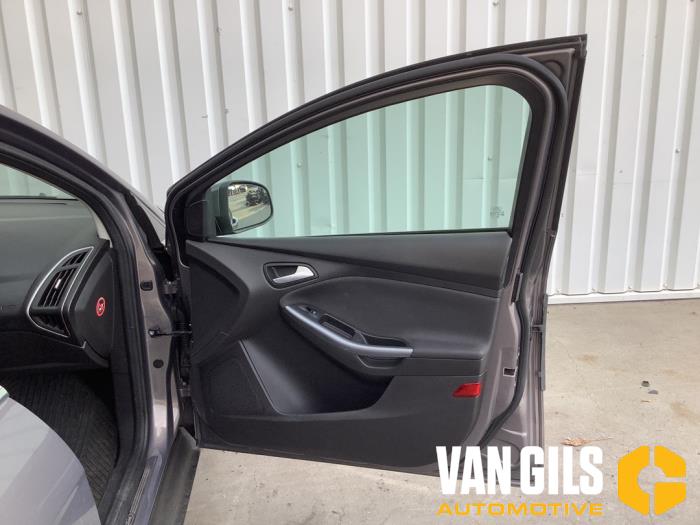 Ford Focus 3 Wagon 1.0 Ti-VCT EcoBoost 12V 125 Sloopvoertuig (2014, Bruin)