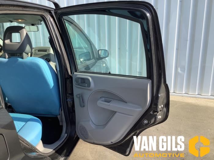 Fiat Panda 1.2 Fire Schadevoertuig (2004, Zwart)