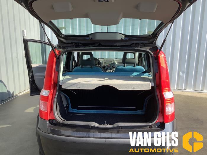 Fiat Panda 1.2 Fire Schadevoertuig (2004, Zwart)