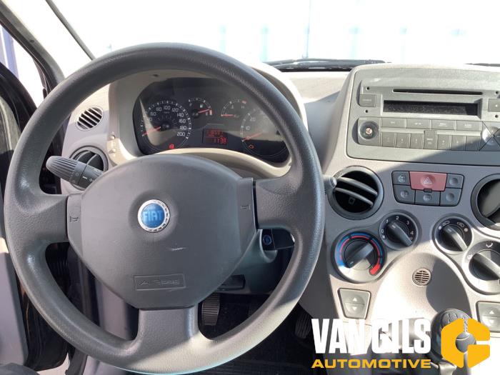 Fiat Panda 1.2 Fire Schadevoertuig (2004, Zwart)