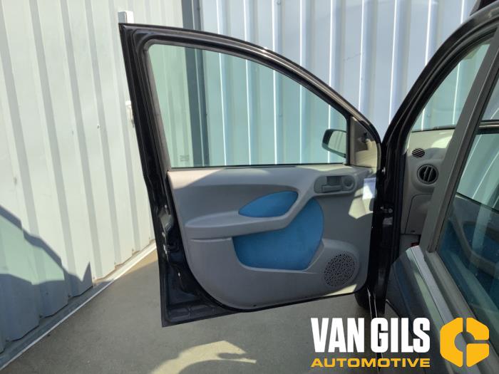 Fiat Panda 1.2 Fire Schadevoertuig (2004, Zwart)