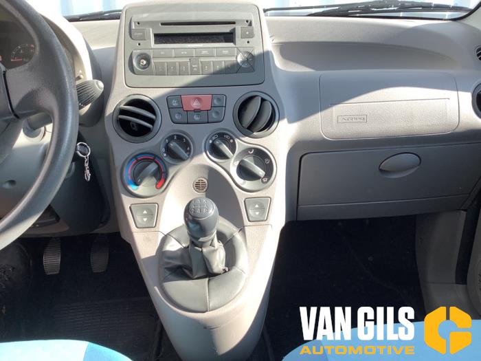 Fiat Panda 1.2 Fire Schadevoertuig (2004, Zwart)