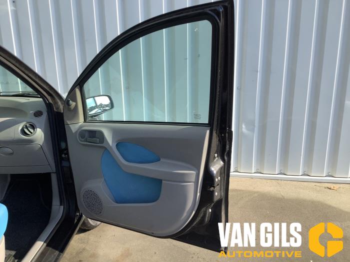 Fiat Panda 1.2 Fire Schadevoertuig (2004, Zwart)