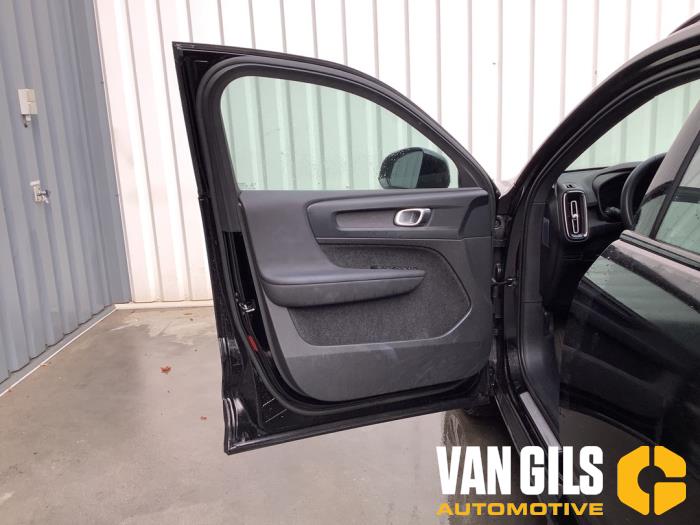 Volvo XC40 Recharge 70 kWh Sloopvoertuig (2022, Zwart)