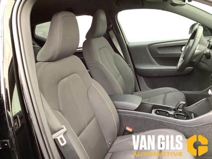 Volvo XC40 Recharge 70 kWh Sloopvoertuig (2022, Zwart)