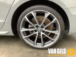 Audi A4 Avant 2.0 40 TFSI Mild hybrid 16V Sloopvoertuig (2021, Grijs)