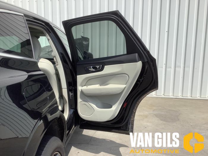 Volvo XC60 II 2.0 T8 16V Recharge, Twin Engine AWD Sloopvoertuig (2020, Zwart)