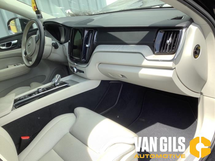 Volvo XC60 II 2.0 T8 16V Recharge, Twin Engine AWD Sloopvoertuig (2020, Zwart)