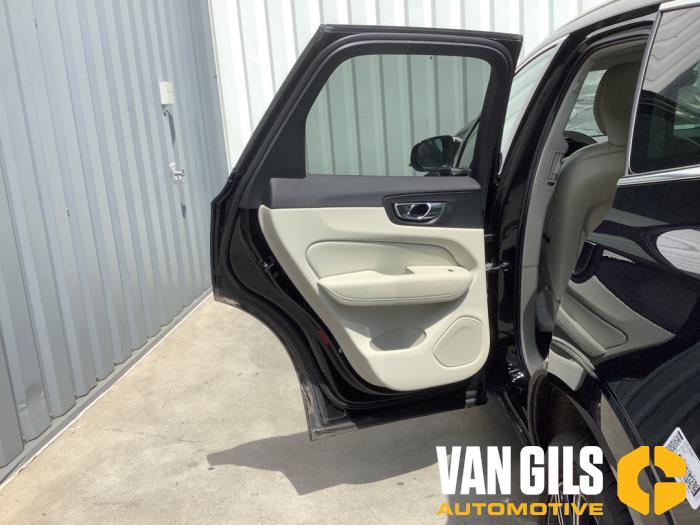 Volvo XC60 II 2.0 T8 16V Recharge, Twin Engine AWD Sloopvoertuig (2020, Zwart)