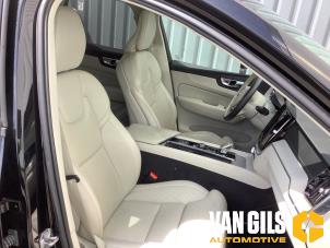 Volvo XC60 II 2.0 T8 16V Recharge, Twin Engine AWD Sloopvoertuig (2020, Zwart)