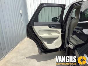 Volvo XC60 II 2.0 T8 16V Recharge, Twin Engine AWD Sloopvoertuig (2020, Zwart)