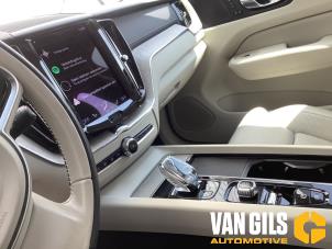Volvo XC60 II 2.0 T8 16V Recharge, Twin Engine AWD Sloopvoertuig (2020, Zwart)