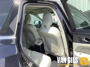 Volvo XC60 II 2.0 T8 16V Recharge, Twin Engine AWD Sloopvoertuig (2020, Zwart)