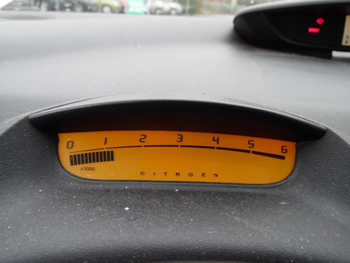 Citroen C4 Berline 1.6 HDi 16V Sloopvoertuig (2005, Beige)