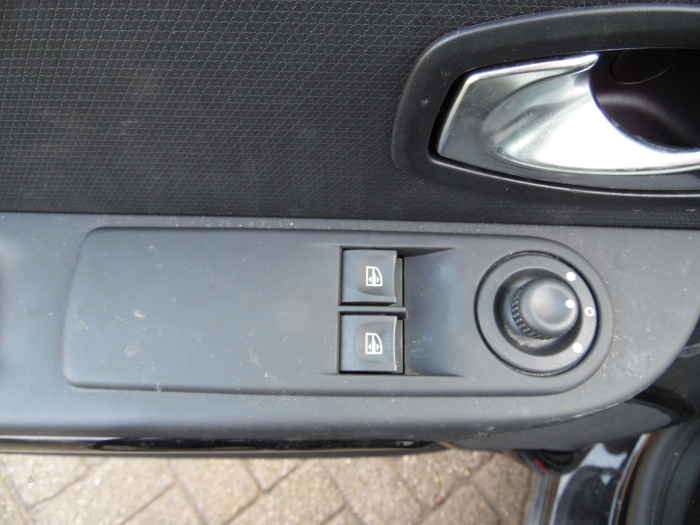 Renault Clio IV 1.5 dCi 90 FAP Sloopvoertuig (2015, Zwart)