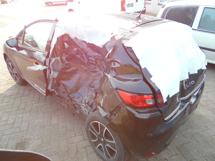 Renault Clio IV 1.5 dCi 90 FAP Sloopvoertuig (2015, Zwart)