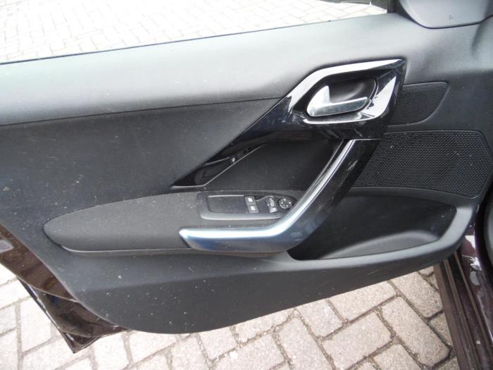 Peugeot 208 I 1.6 Vti 16V Sloopvoertuig (2013, Bruin)