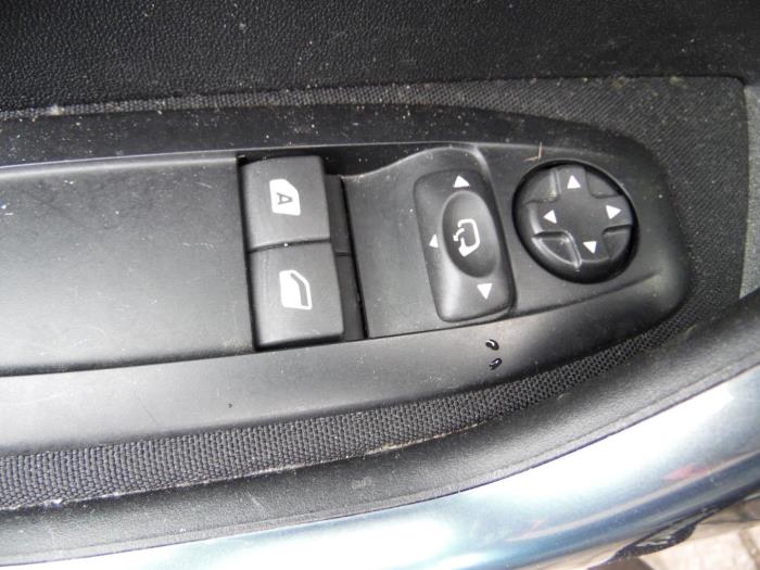 Peugeot 208 I 1.6 Vti 16V Sloopvoertuig (2013, Bruin)