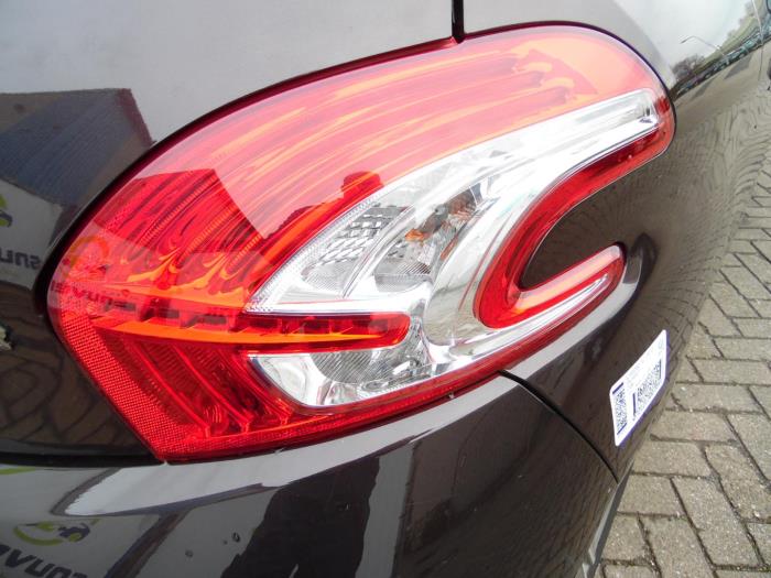 Peugeot 208 I 1.6 Vti 16V Sloopvoertuig (2013, Bruin)