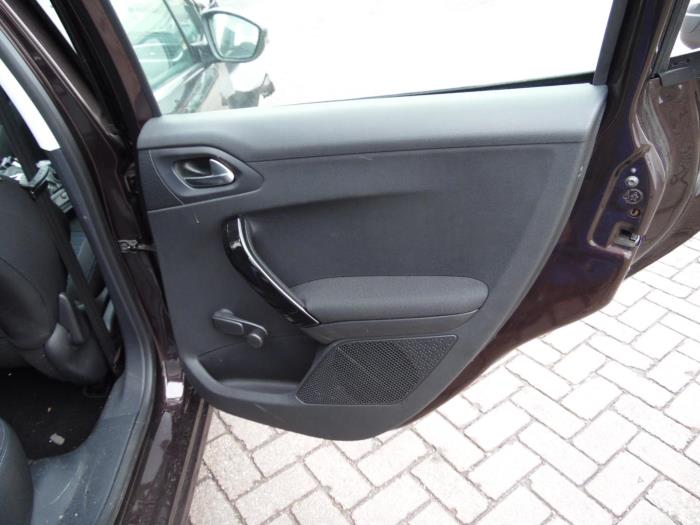 Peugeot 208 I 1.6 Vti 16V Sloopvoertuig (2013, Bruin)