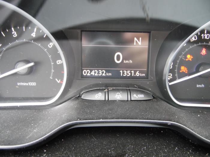 Peugeot 208 I 1.6 Vti 16V Sloopvoertuig (2013, Bruin)