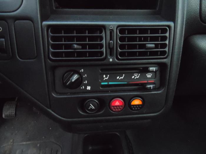 Peugeot 106 II 1.1 XN,XR,XT,Accent Sloopvoertuig (2000, Zwart)