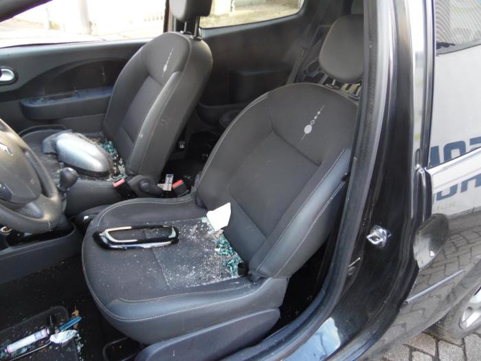 Renault Twingo II 1.2 16V Sloopvoertuig (2011, Zwart)