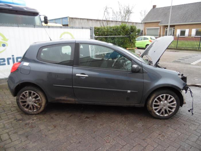 Renault Clio III 1.4 16V Sloopvoertuig (2005, Grijs)