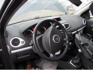 Renault Clio III 1.4 16V Sloopvoertuig (2005, Grijs)