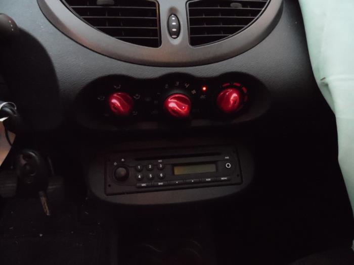 Renault Twingo II 1.2 16V Sloopvoertuig (2010, Rood)