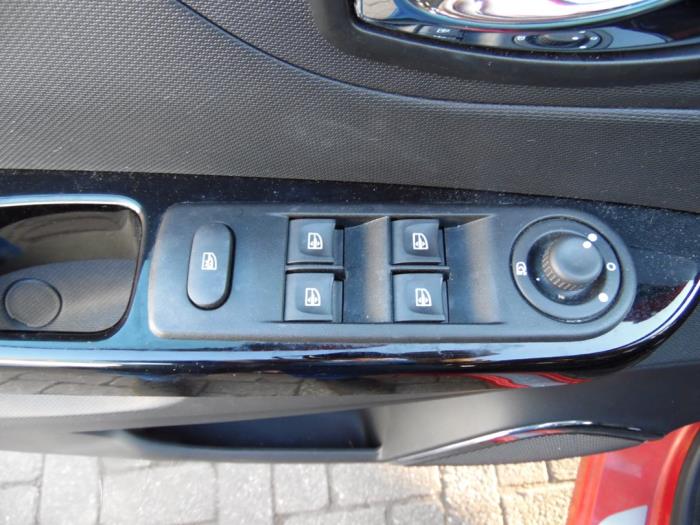 Renault Captur 0.9 Energy TCE 12V Sloopvoertuig (2015, Rood)